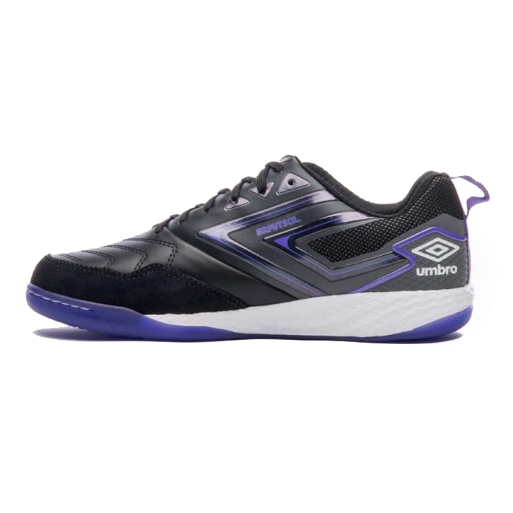 Chuteira Umbro Pro 5 Bump masculina vista frontal destacando acabamento e design